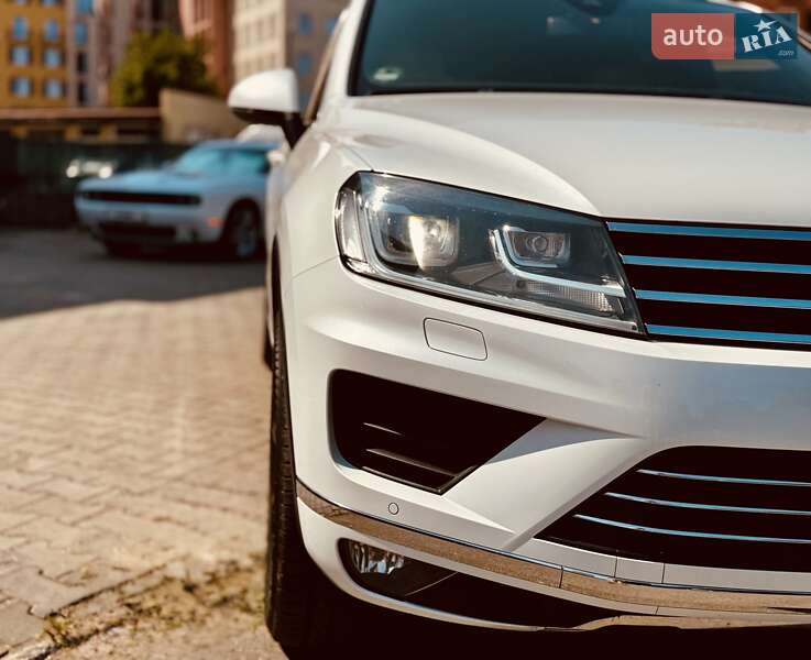 Позашляховик / Кросовер Volkswagen Touareg 2016 в Одесі