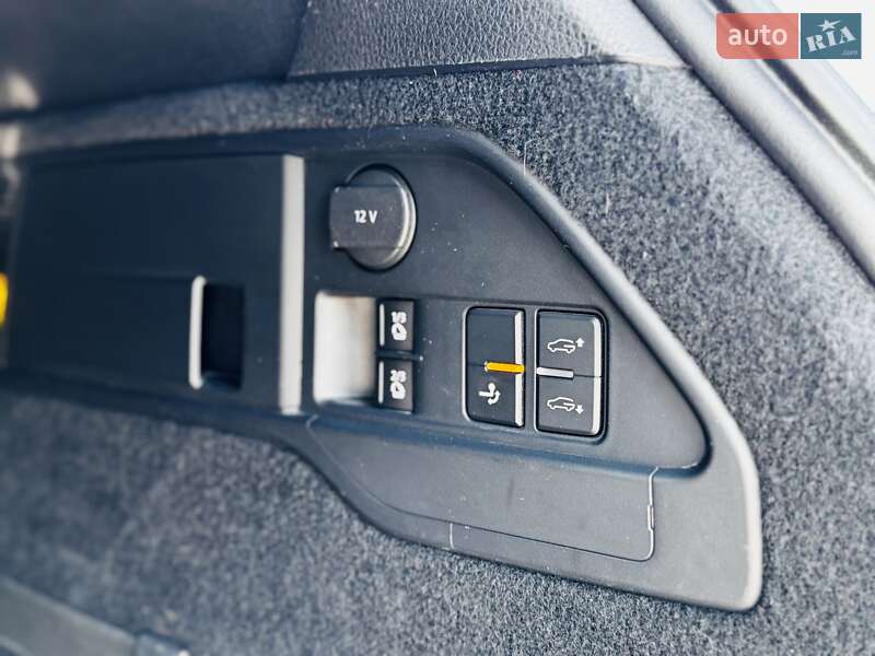 Позашляховик / Кросовер Volkswagen Touareg 2016 в Одесі