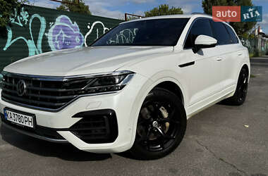 Внедорожник / Кроссовер Volkswagen Touareg 2018 в Киеве