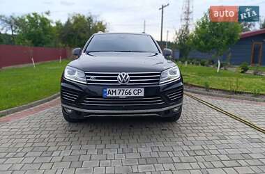 Внедорожник / Кроссовер Volkswagen Touareg 2016 в Олевске