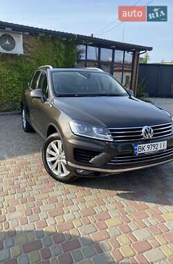 Позашляховик / Кросовер Volkswagen Touareg 2015 в Костопілі