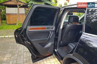 Внедорожник / Кроссовер Volkswagen Touareg 2011 в 