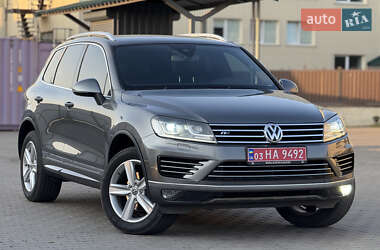 Внедорожник / Кроссовер Volkswagen Touareg 2015 в Луцке