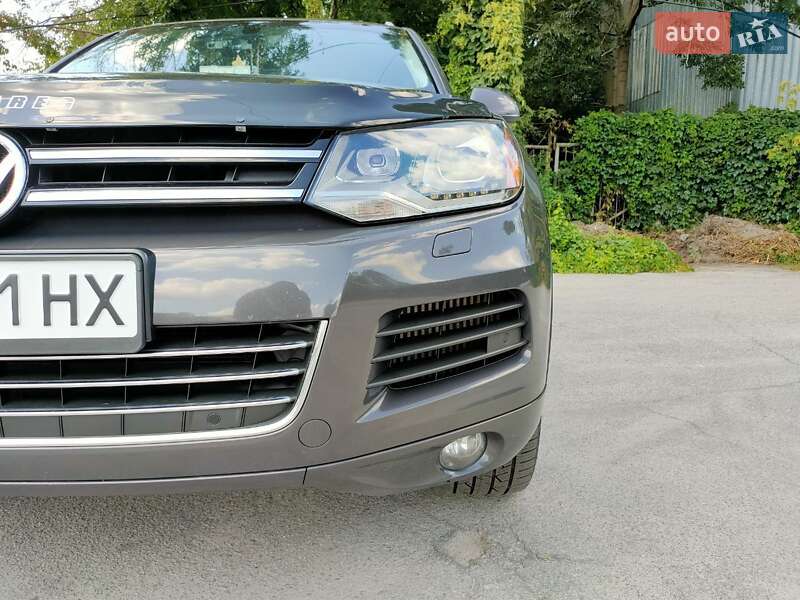 Позашляховик / Кросовер Volkswagen Touareg 2011 в Хусті