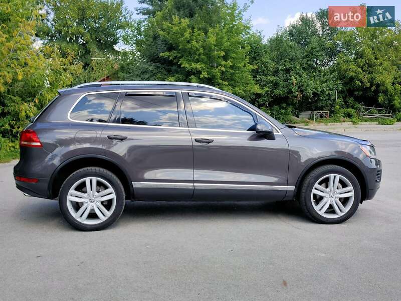 Позашляховик / Кросовер Volkswagen Touareg 2011 в Хусті