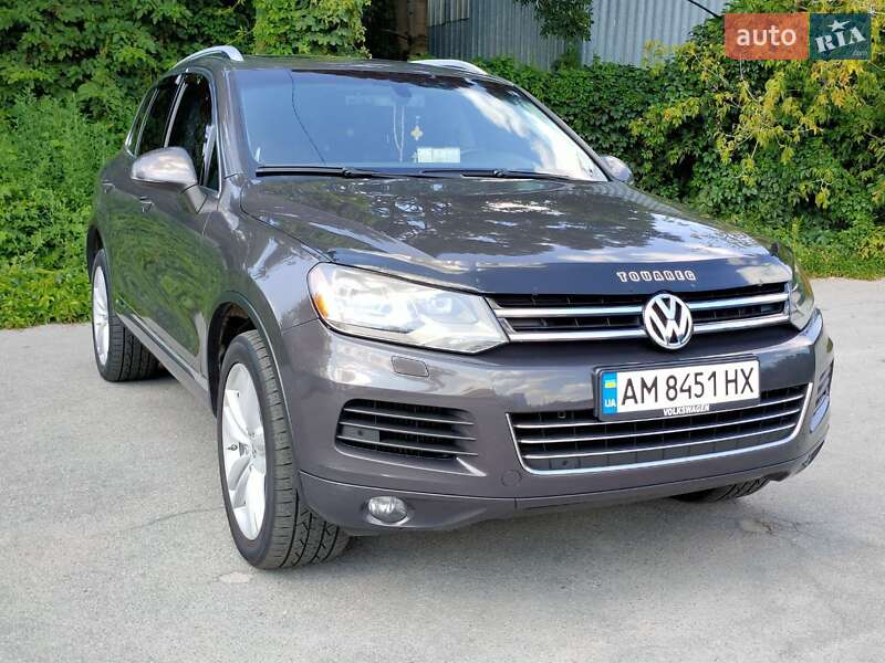 Позашляховик / Кросовер Volkswagen Touareg 2011 в Хусті