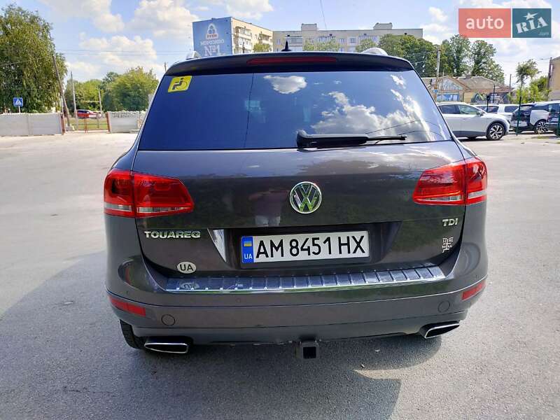 Позашляховик / Кросовер Volkswagen Touareg 2011 в Хусті