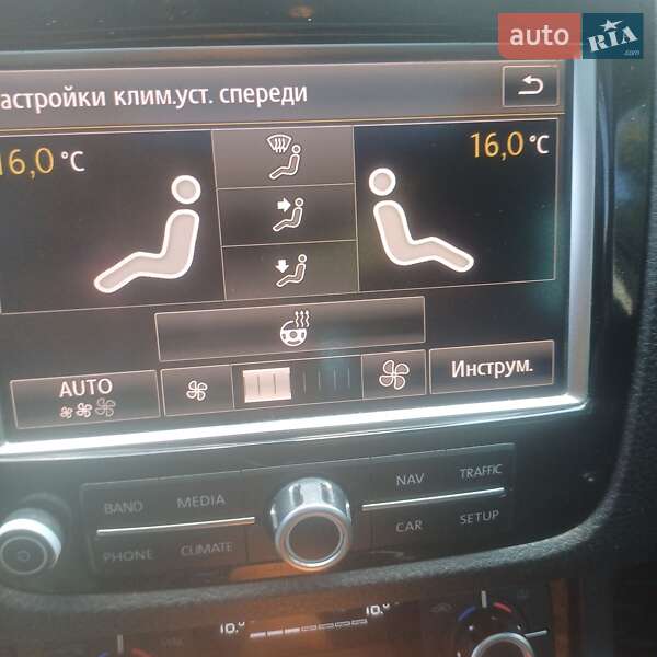 Позашляховик / Кросовер Volkswagen Touareg 2011 в Хусті