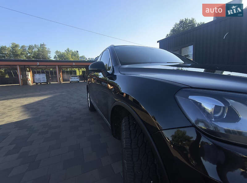Внедорожник / Кроссовер Volkswagen Touareg 2012 в Павлограде