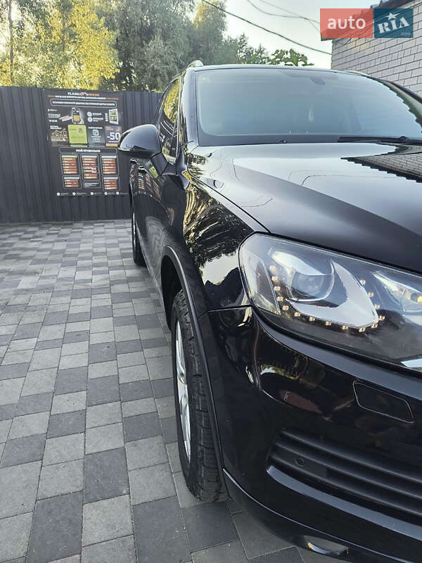 Внедорожник / Кроссовер Volkswagen Touareg 2012 в Павлограде