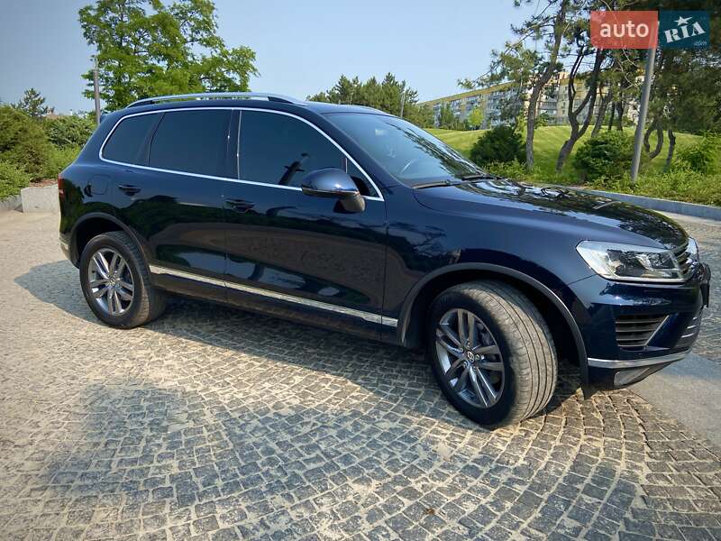 Позашляховик / Кросовер Volkswagen Touareg 2015 в Дніпрі