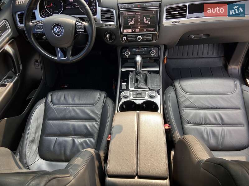 Позашляховик / Кросовер Volkswagen Touareg 2015 в Дніпрі