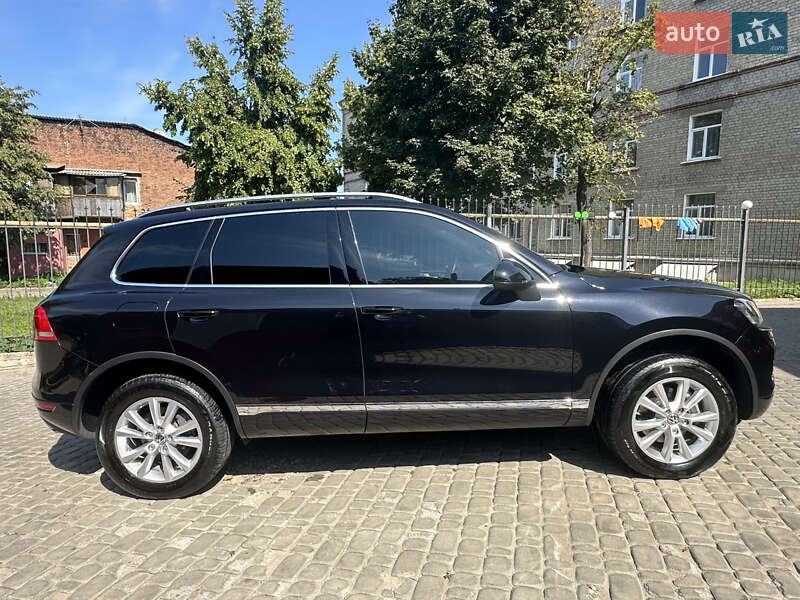 Внедорожник / Кроссовер Volkswagen Touareg 2014 в Харькове