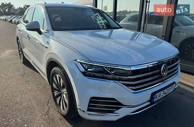 Внедорожник / Кроссовер Volkswagen Touareg 2018 в Киеве