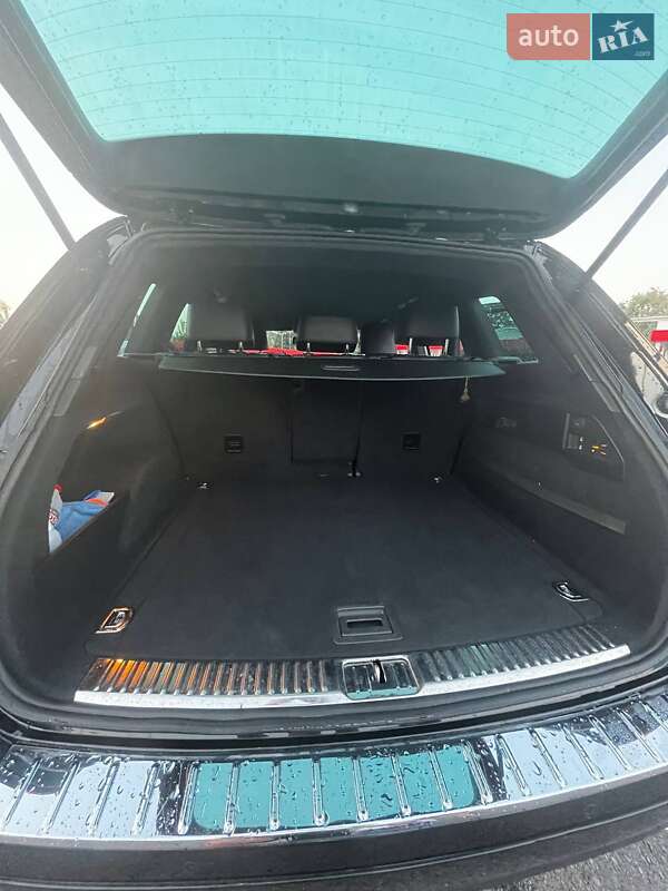 Внедорожник / Кроссовер Volkswagen Touareg 2014 в Ровно