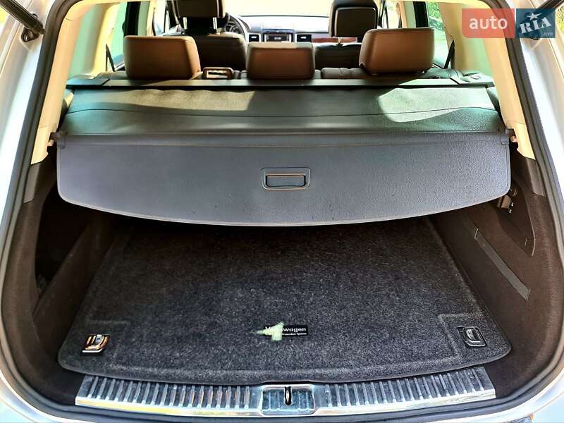 Позашляховик / Кросовер Volkswagen Touareg 2013 в Києві