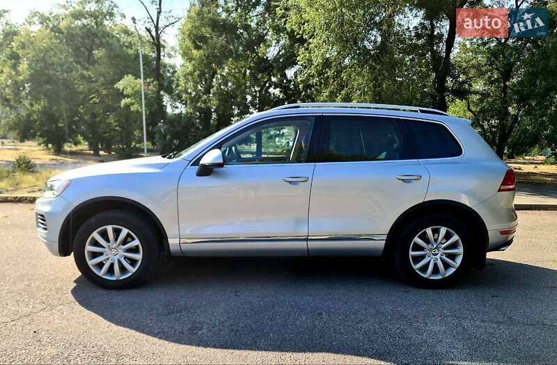 Позашляховик / Кросовер Volkswagen Touareg 2013 в Києві