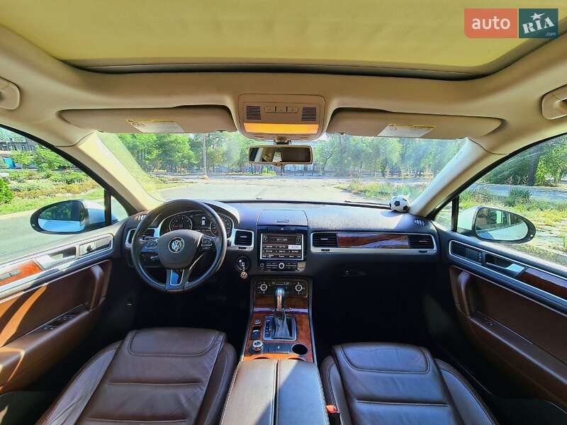 Позашляховик / Кросовер Volkswagen Touareg 2013 в Києві