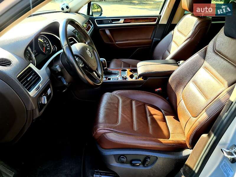 Позашляховик / Кросовер Volkswagen Touareg 2013 в Києві