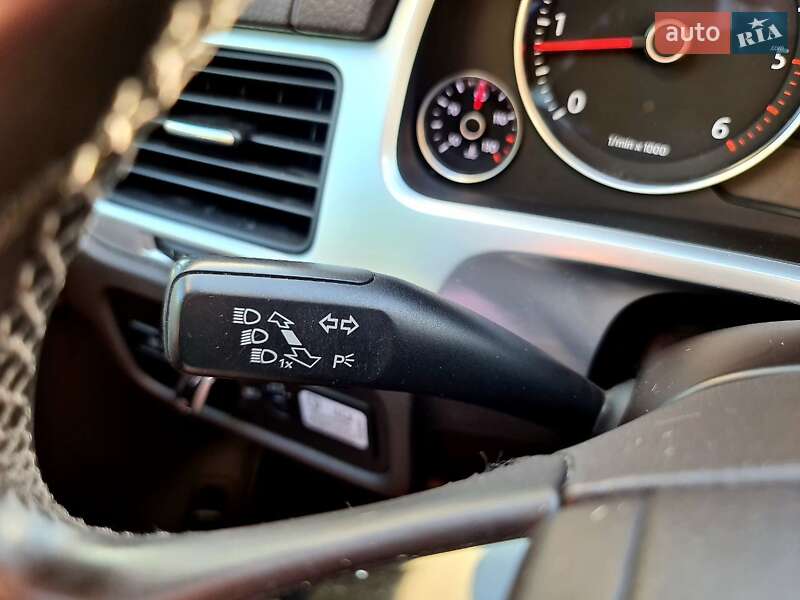 Позашляховик / Кросовер Volkswagen Touareg 2013 в Києві