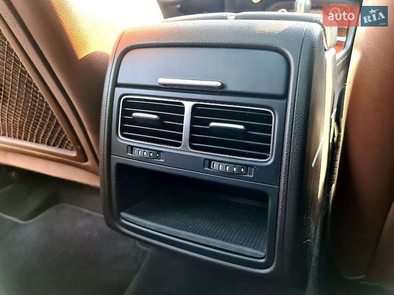 Позашляховик / Кросовер Volkswagen Touareg 2013 в Києві