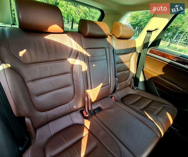 Позашляховик / Кросовер Volkswagen Touareg 2013 в Києві