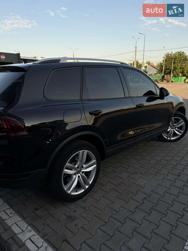Позашляховик / Кросовер Volkswagen Touareg 2012 в Чернівцях