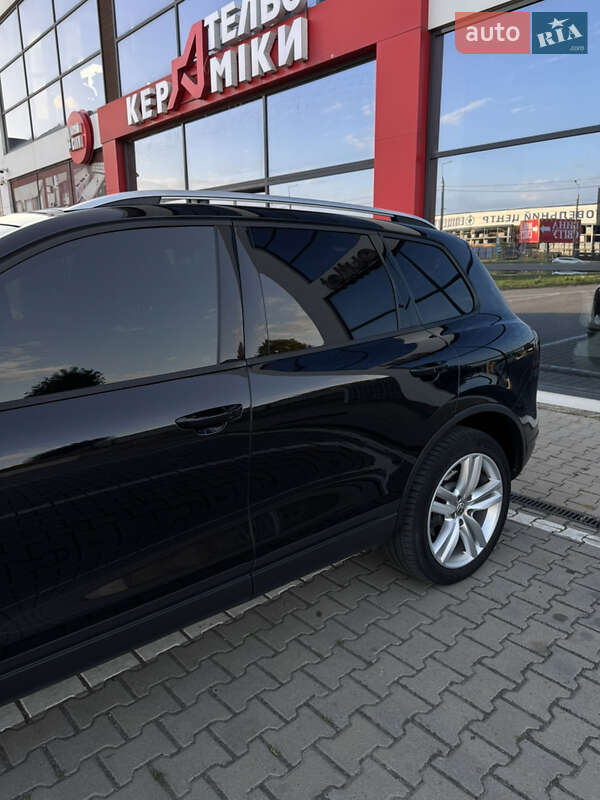 Позашляховик / Кросовер Volkswagen Touareg 2012 в Чернівцях