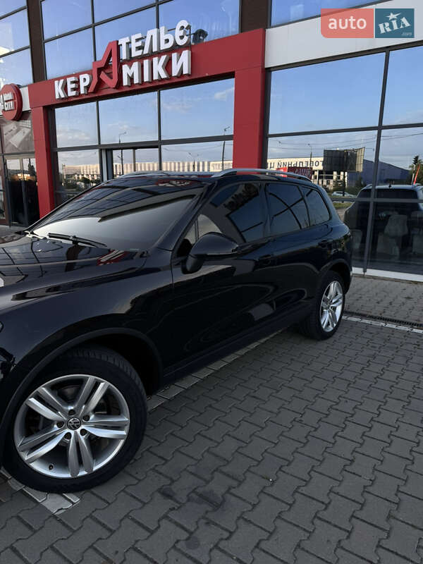 Позашляховик / Кросовер Volkswagen Touareg 2012 в Чернівцях