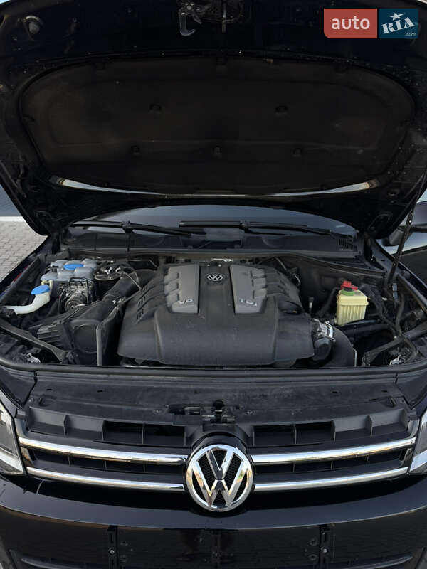 Позашляховик / Кросовер Volkswagen Touareg 2012 в Чернівцях