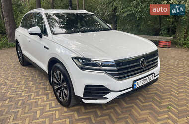 Внедорожник / Кроссовер Volkswagen Touareg 2020 в Киеве