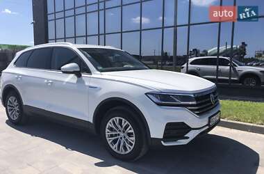 Позашляховик / Кросовер Volkswagen Touareg 2018 в Львові