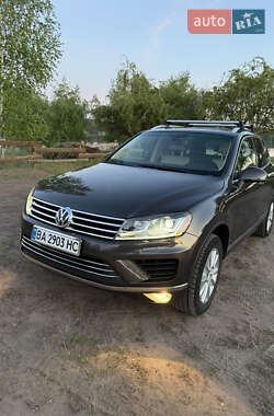 Позашляховик / Кросовер Volkswagen Touareg 2015 в Гайвороні