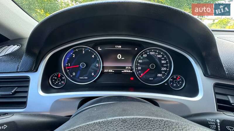 Позашляховик / Кросовер Volkswagen Touareg 2012 в Старій Вижівці