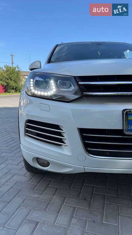 Позашляховик / Кросовер Volkswagen Touareg 2012 в Старій Вижівці