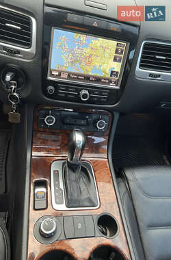 Внедорожник / Кроссовер Volkswagen Touareg 2011 в 