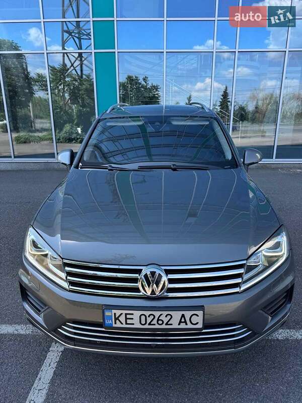 Позашляховик / Кросовер Volkswagen Touareg 2014 в Дніпрі