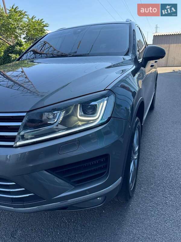 Позашляховик / Кросовер Volkswagen Touareg 2014 в Дніпрі