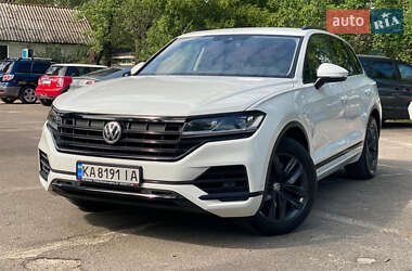 Внедорожник / Кроссовер Volkswagen Touareg 2018 в Киеве
