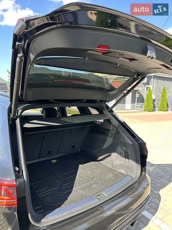 Внедорожник / Кроссовер Volkswagen Touareg 2023 в Киеве