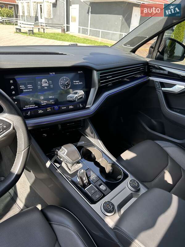 Внедорожник / Кроссовер Volkswagen Touareg 2023 в Киеве