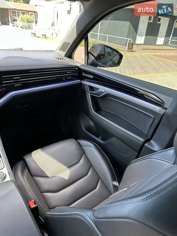 Внедорожник / Кроссовер Volkswagen Touareg 2023 в Киеве