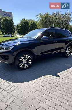 Внедорожник / Кроссовер Volkswagen Touareg 2015 в Тернополе