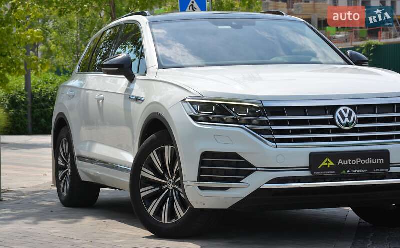 Внедорожник / Кроссовер Volkswagen Touareg 2019 в Киеве