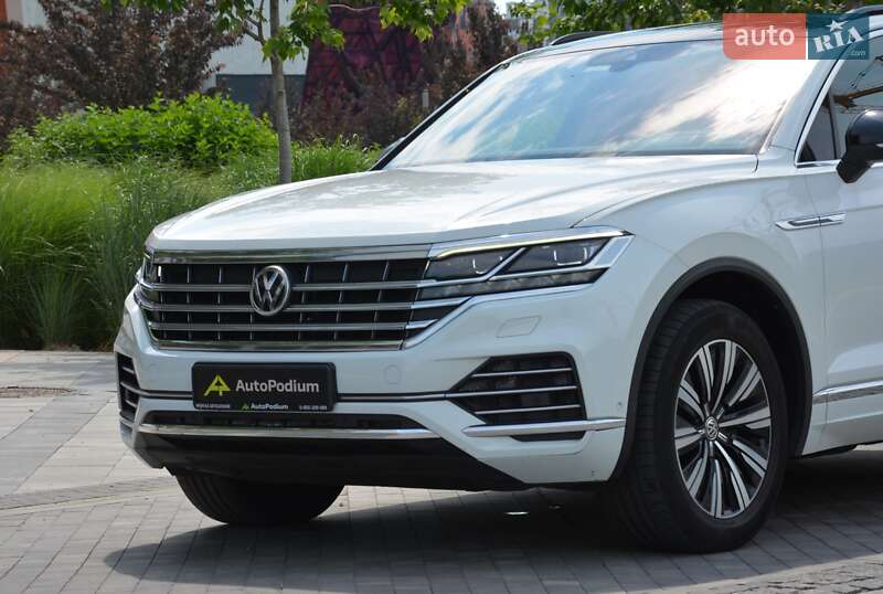 Внедорожник / Кроссовер Volkswagen Touareg 2019 в Киеве
