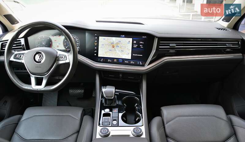Внедорожник / Кроссовер Volkswagen Touareg 2019 в Киеве