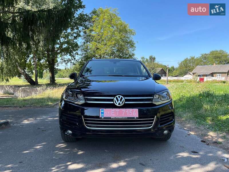 Внедорожник / Кроссовер Volkswagen Touareg 2013 в Дубно