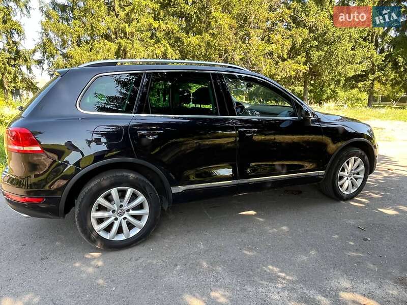 Внедорожник / Кроссовер Volkswagen Touareg 2013 в Дубно