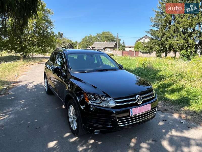 Внедорожник / Кроссовер Volkswagen Touareg 2013 в Дубно