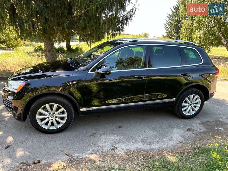 Внедорожник / Кроссовер Volkswagen Touareg 2013 в Дубно